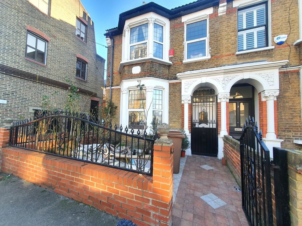 5 bed property for sale in Priory Avenue, London E17, £1,200,000 Zoopla