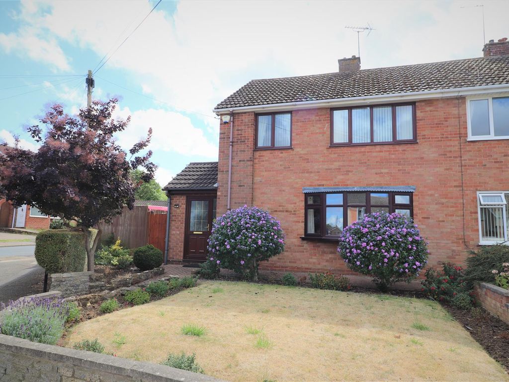 3 bed semidetached house for sale in Whitefield Road, Duston