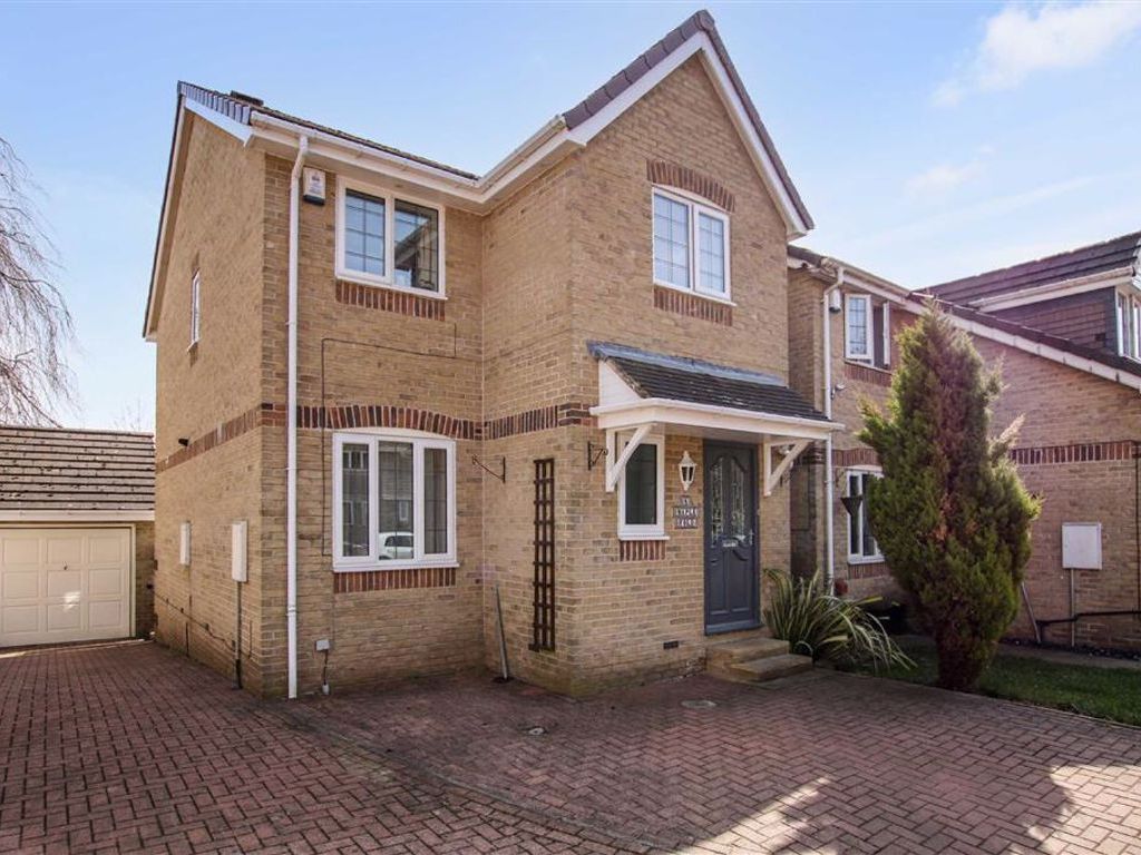 3 bed detached house for sale in Maple Fold, New Farnley, Leeds, West
