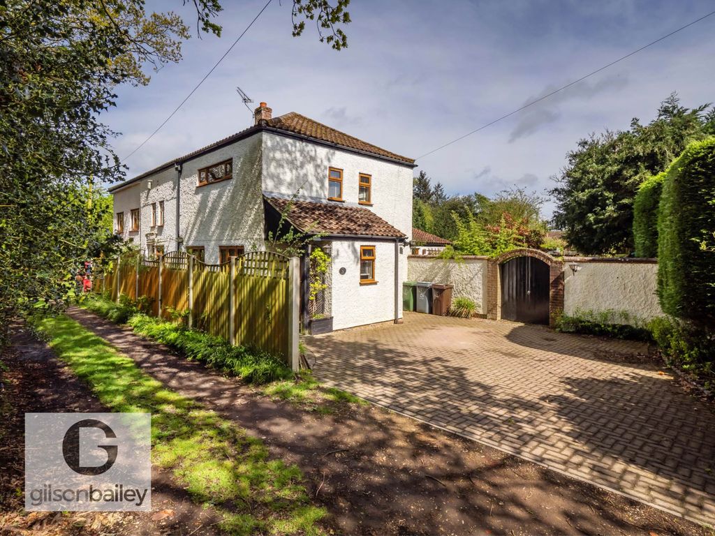 4 bed detached house for sale in Blofield Corner Road, Blofield Heath
