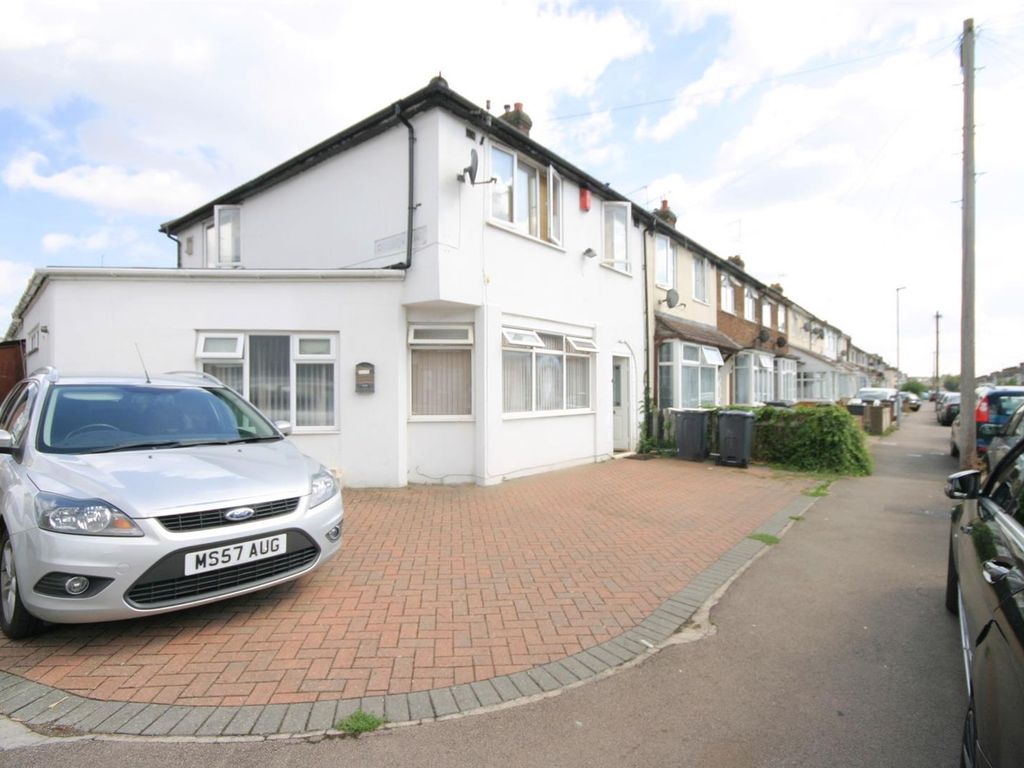 Connaught Road, Luton LU4  