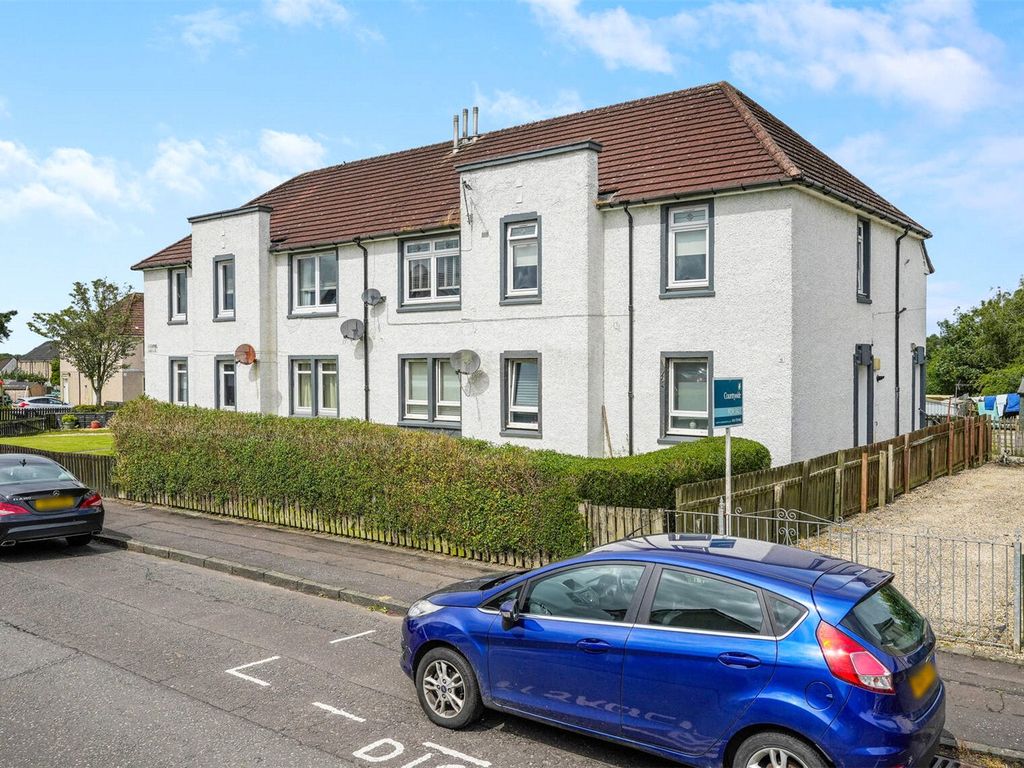 3 bed flat for sale in Lochend Avenue, Gartcosh, Glasgow, North