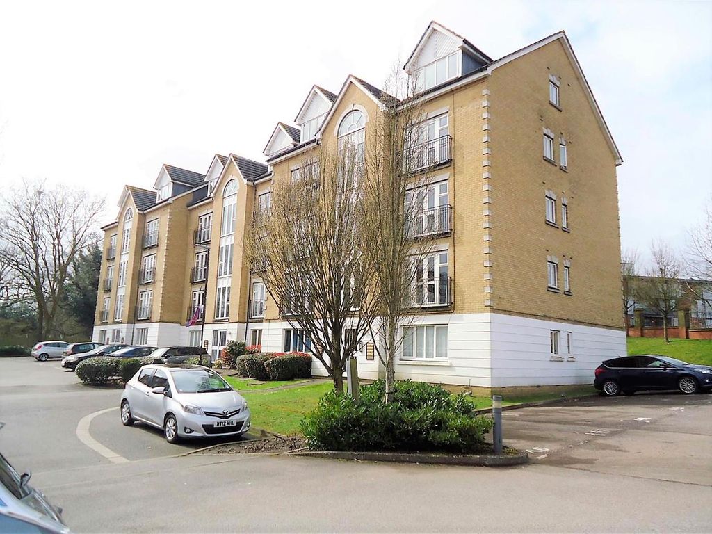 2 bed flat to rent in Beverley Mews, Crawley RH10 Zoopla