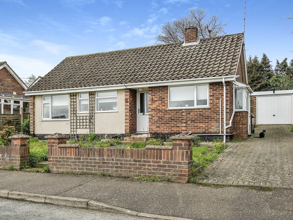 2 bed detached bungalow for sale in Royston Green, North Walsham NR28