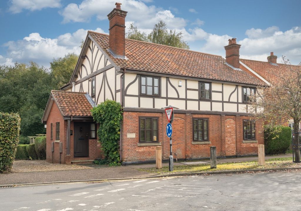 7 bed detached house for sale in White Horse Street, Wymondham NR18, £