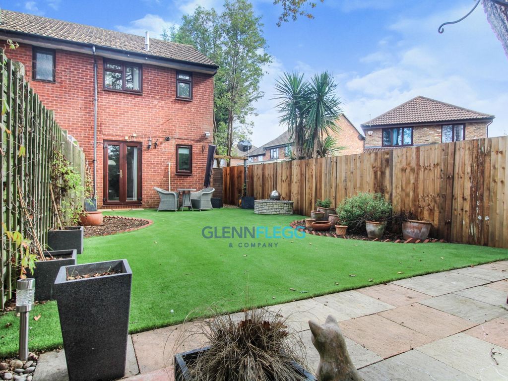 2 bed end terrace house for sale in Kimberley Close, Langley, Slough