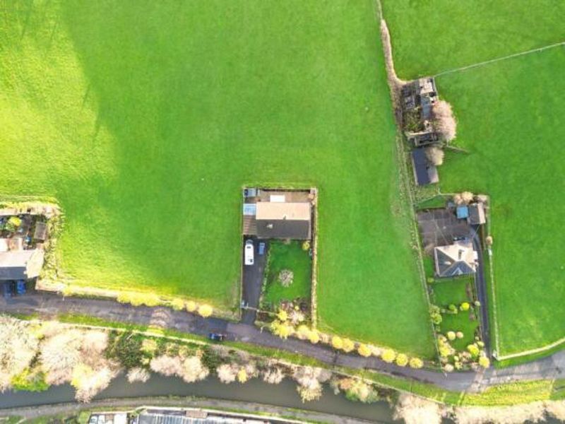 3 bed detached bungalow for sale in Station Road, Brimington