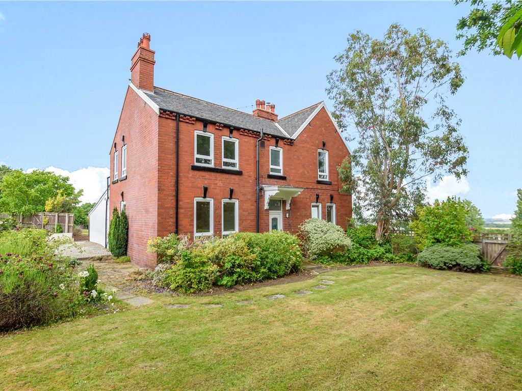 5 bed detached house to rent in Holmsley Lane, Brierley, Barnsley, West