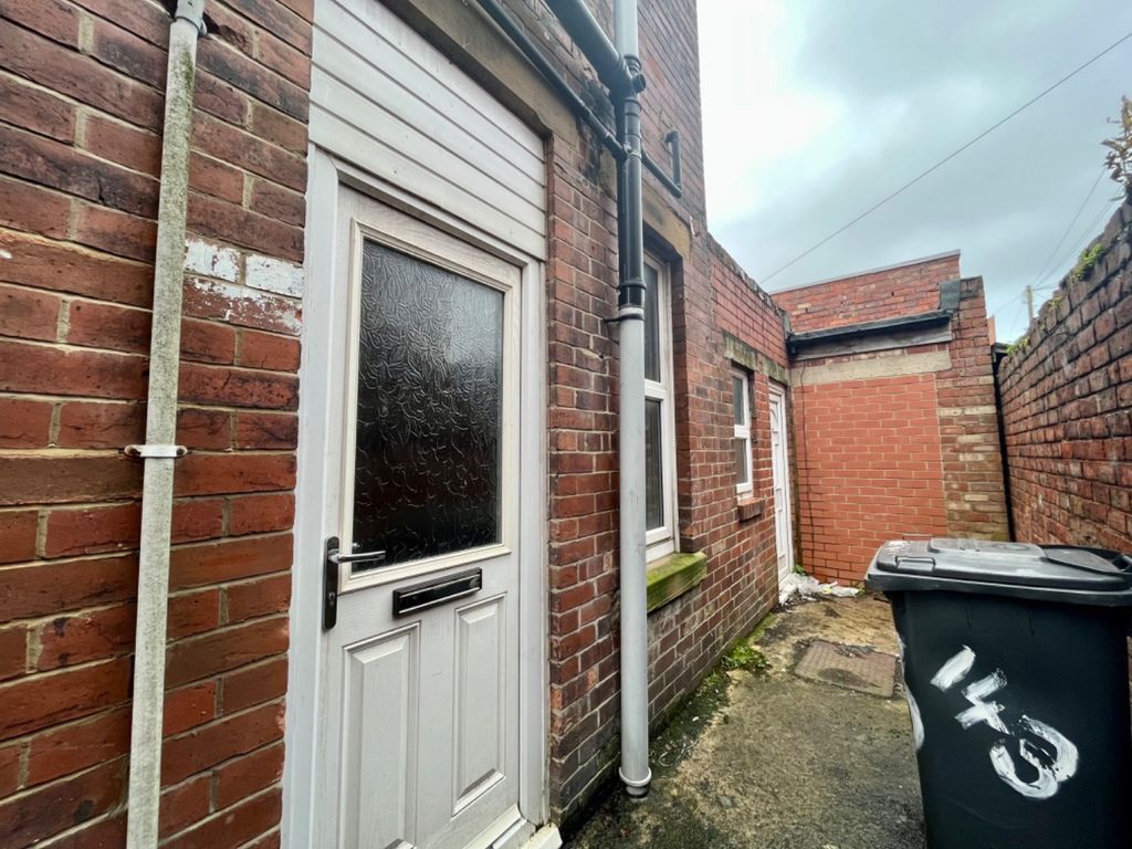 2 bed flat to rent in Prince Edward Road, South Shields NE34, £495 pcm