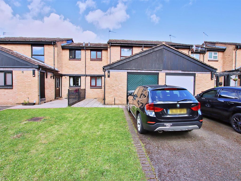3 bed property for sale in Woolmer Close, Borehamwood WD6, £455,000
