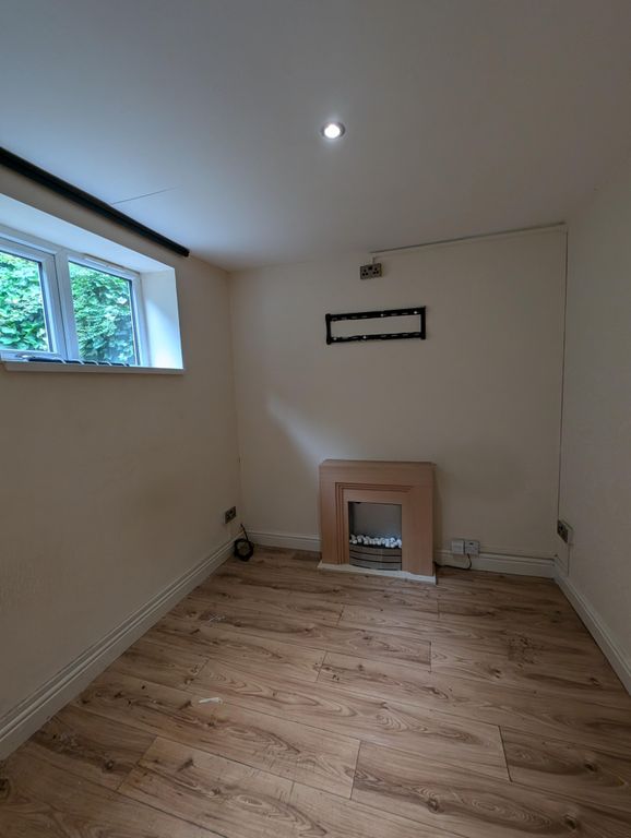 1 bed flat to rent in Church Street, Gornal Wood, Dudley DY3, £650 pcm