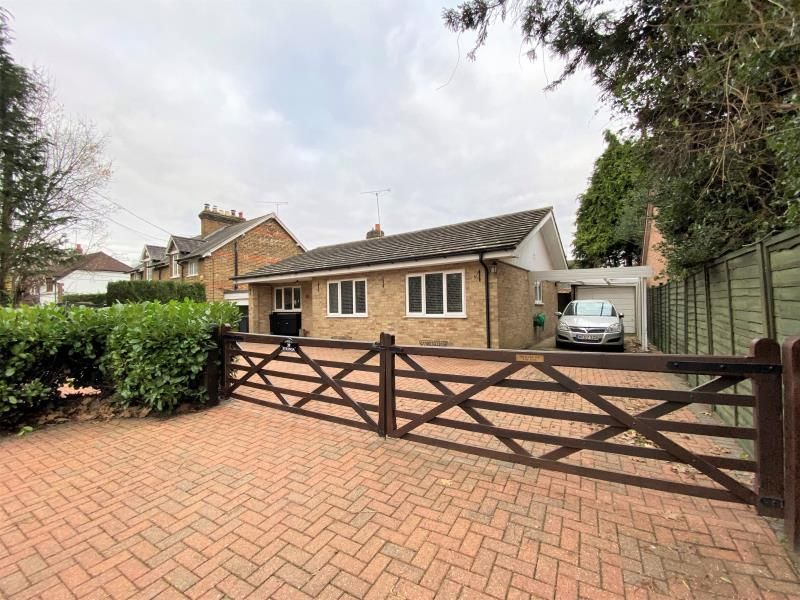 3 bed detached bungalow to rent in Little Heath Road, Chobham, Woking