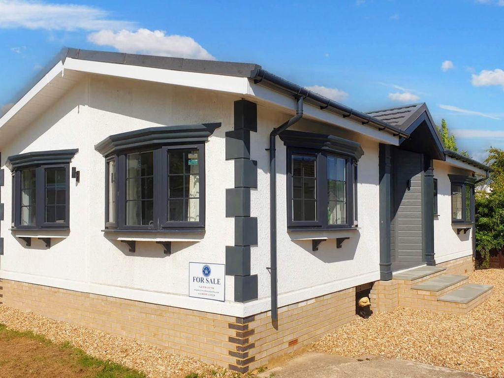 2 bed mobile/park home for sale in Beechfield Park, Hook Lane