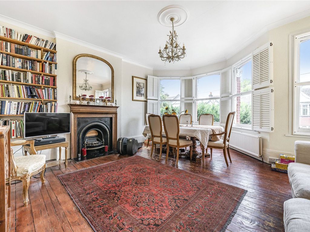 2 bed flat for sale in Palmerston Crescent, Palmers Green, London N13