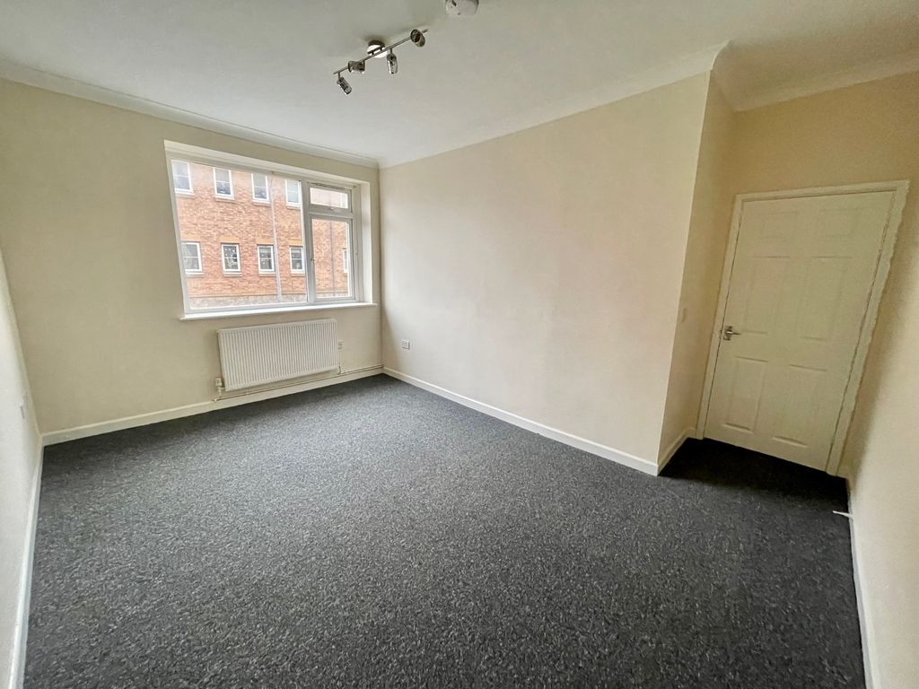 1-bed-flat-to-rent-in-main-street-barry-cf63-zoopla