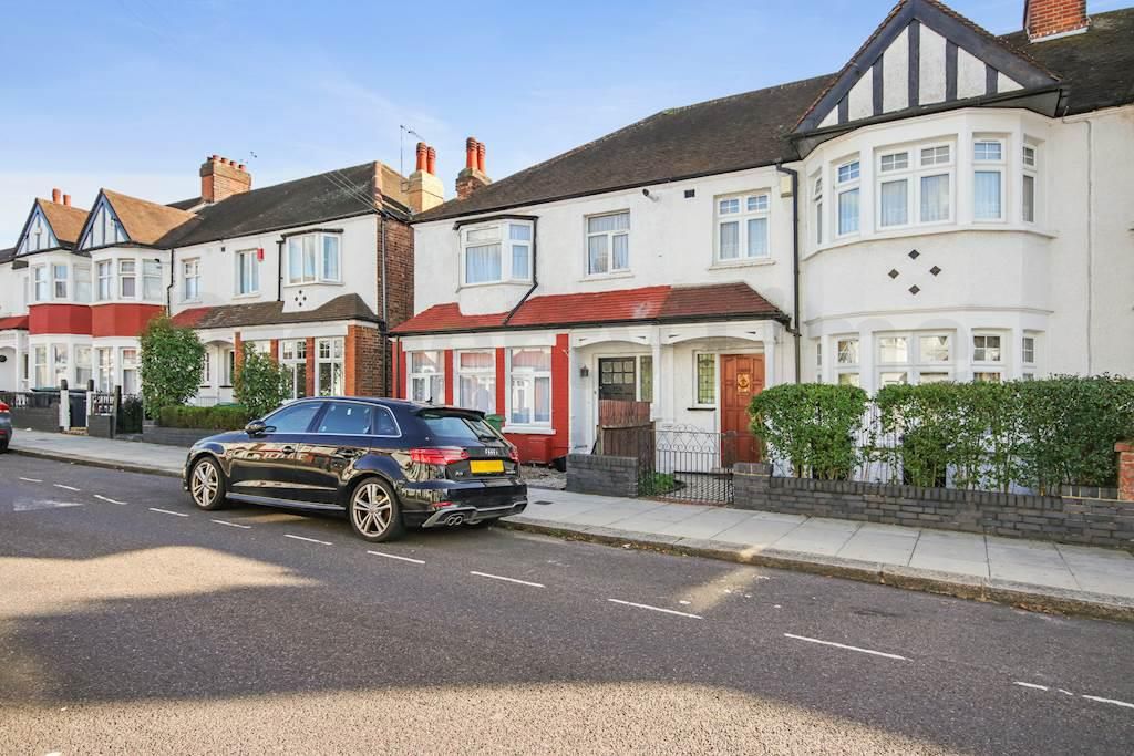 2 bed flat for sale in Lyndhurst Road, London N22, £325,000 Zoopla