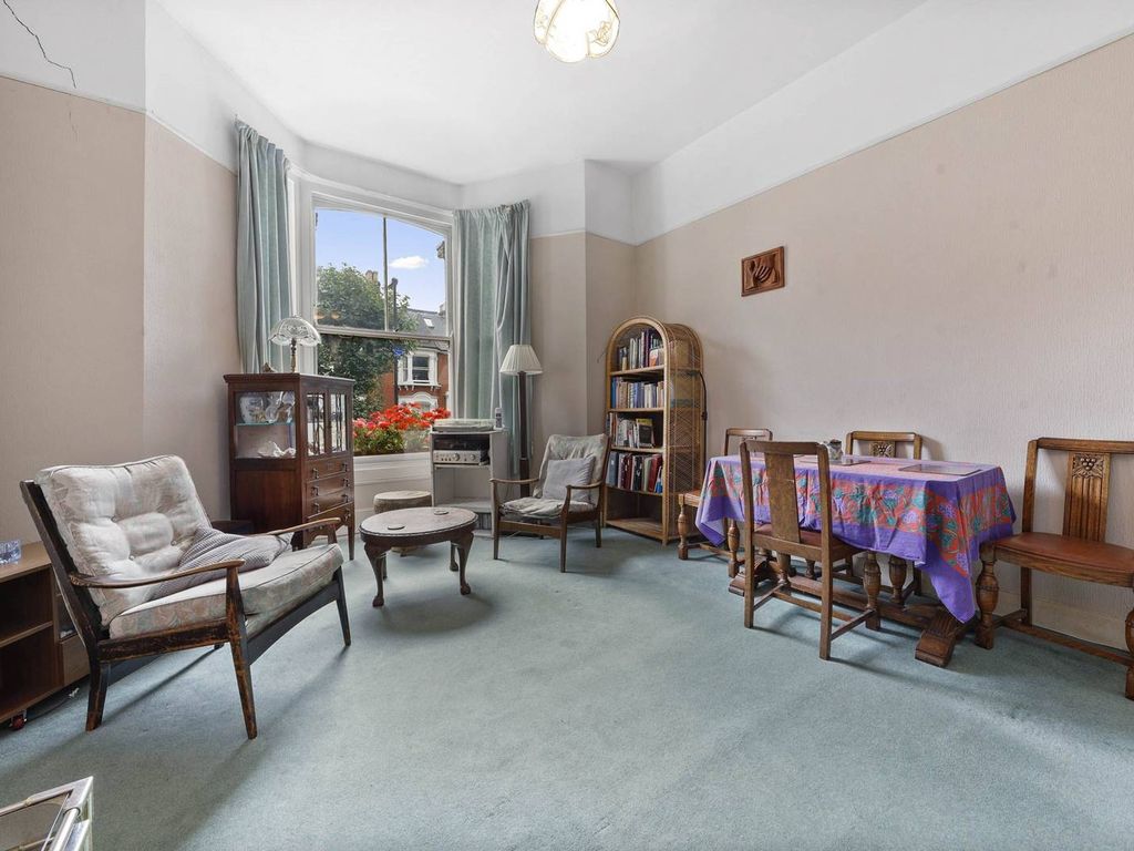 3 bed flat for sale in Mount View Road, Finsbury Park, London N4, £
