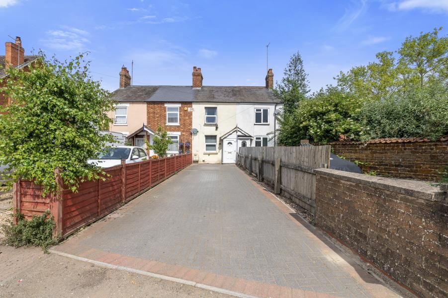 2 bed terraced house for sale in Wellingborough Road, Finedon