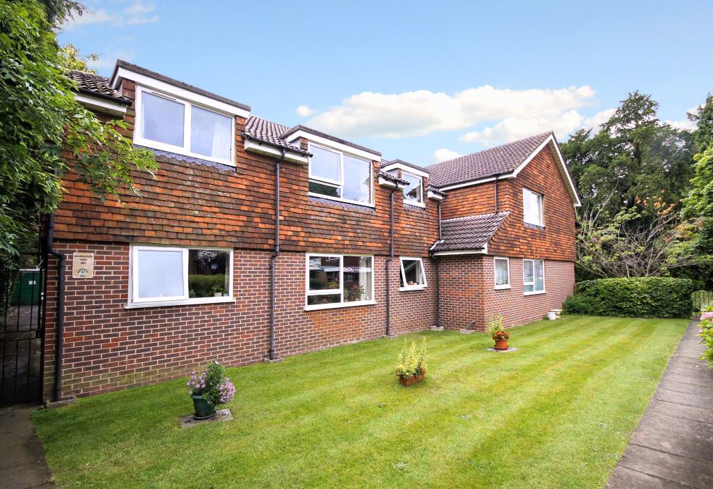 1 bed flat to rent in Griffin Way, Bookham, Leatherhead KT23 Zoopla
