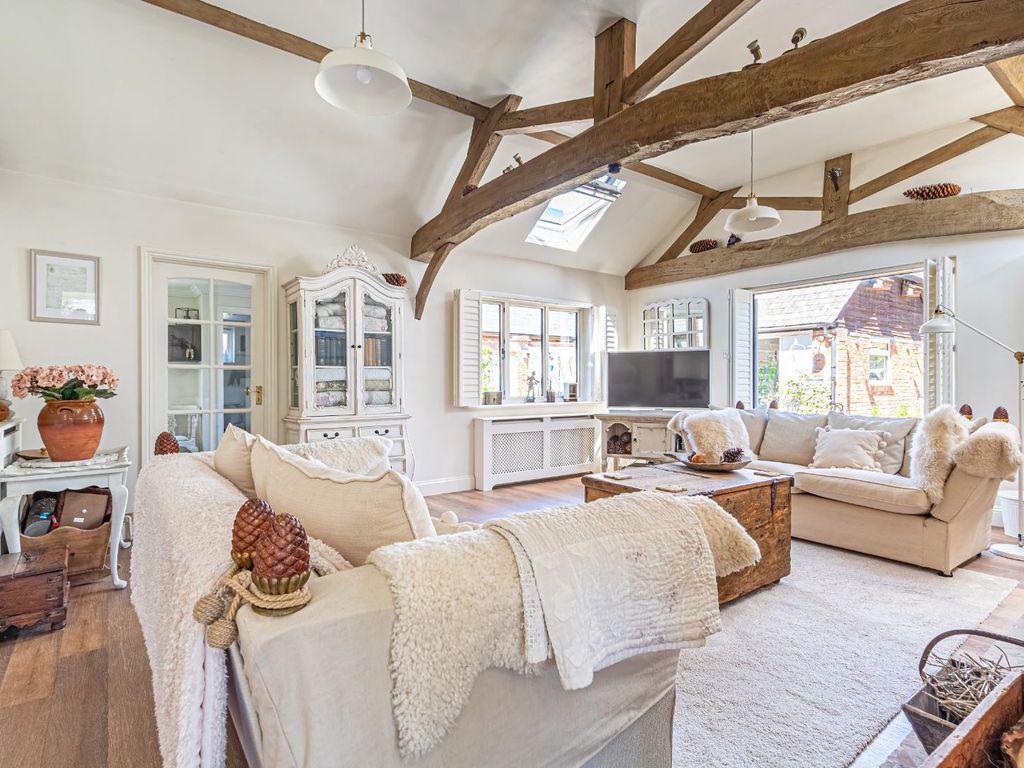 3 bed barn conversion for sale in Stoke Road, Stoke Hammond, Milton