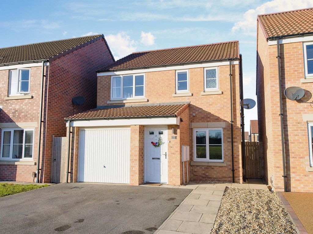 3 bed detached house for sale in Lime Tree Close, Whitwood, Castleford