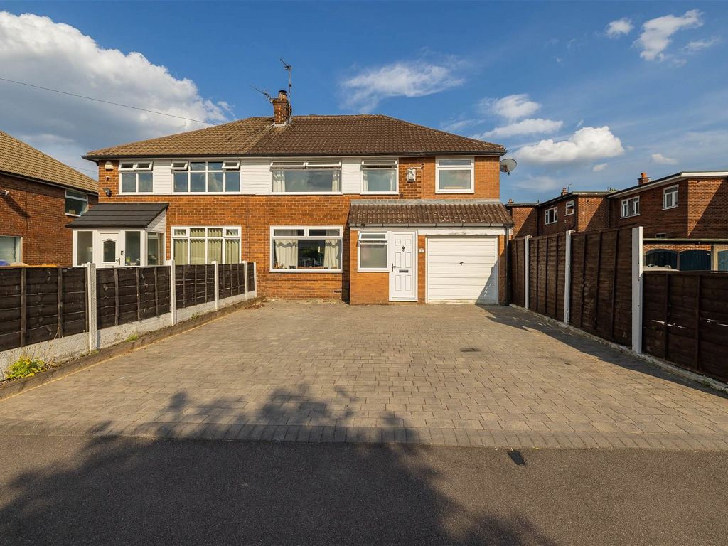 4 bed semidetached house for sale in Needwood Road, Woodley, Stockport