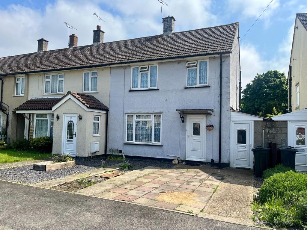 3 bed end terrace house for sale in Musgrove, Ashford TN23, £305,000