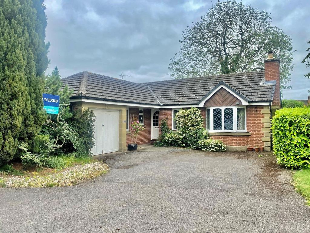 2 bed detached bungalow for sale in Stonefield Avenue, Easingwold, York