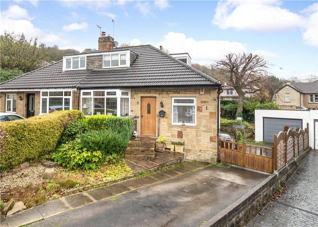 3 bed semidetached house for sale in Langley Grove, Bingley, West