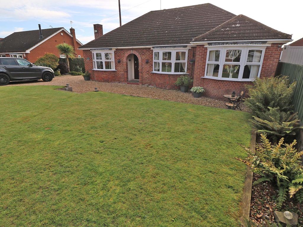 4 bed detached bungalow for sale in The Nooking, Haxey, Doncaster DN9