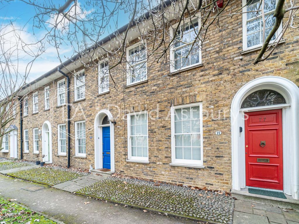 3 bed end terrace house for sale in St. Pauls Road, Canonbury