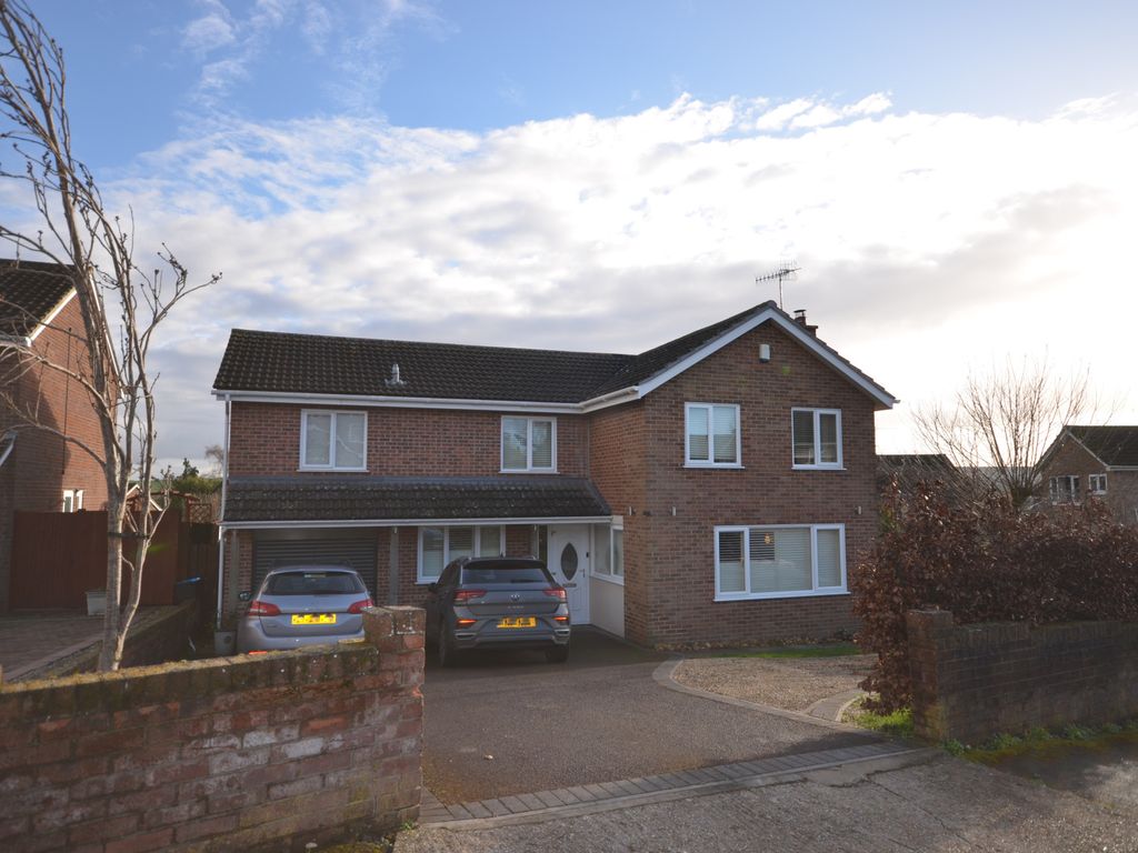 5 bed country house for sale in Meadway, Shrewton, Salisbury SP3, £