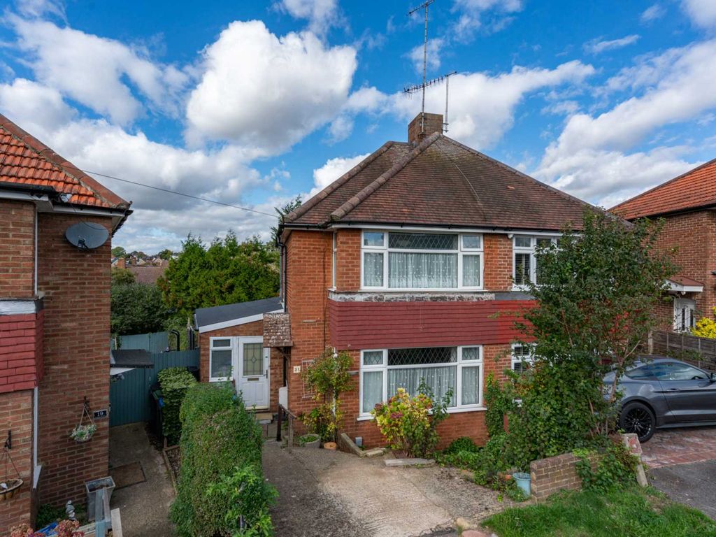 Langley Avenue, Nash Mills HP3  