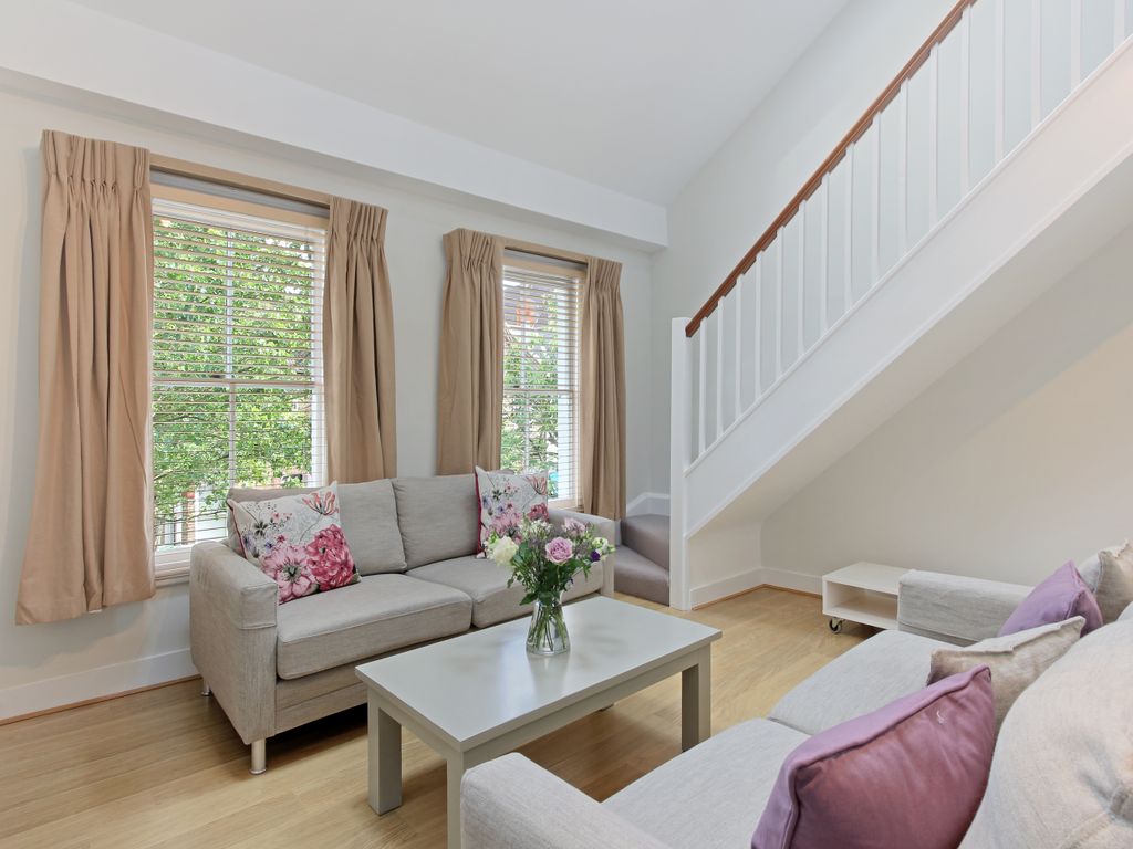 2 bed to rent in Hugon Road, Fulham, London SW6, £2,500 pcm