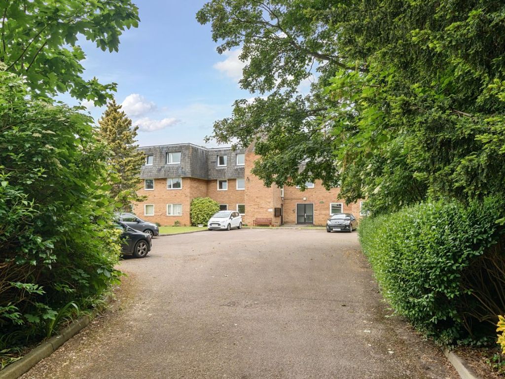 3 bed flat for sale in Manor Lodge, Manor Drive, Kempston, Bedford MK42