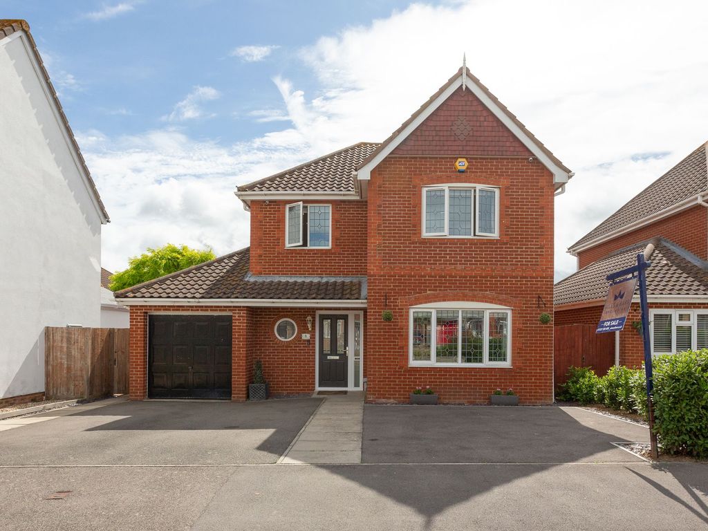 4 bed detached house for sale in Sanderling Road, Herne Bay CT6, £
