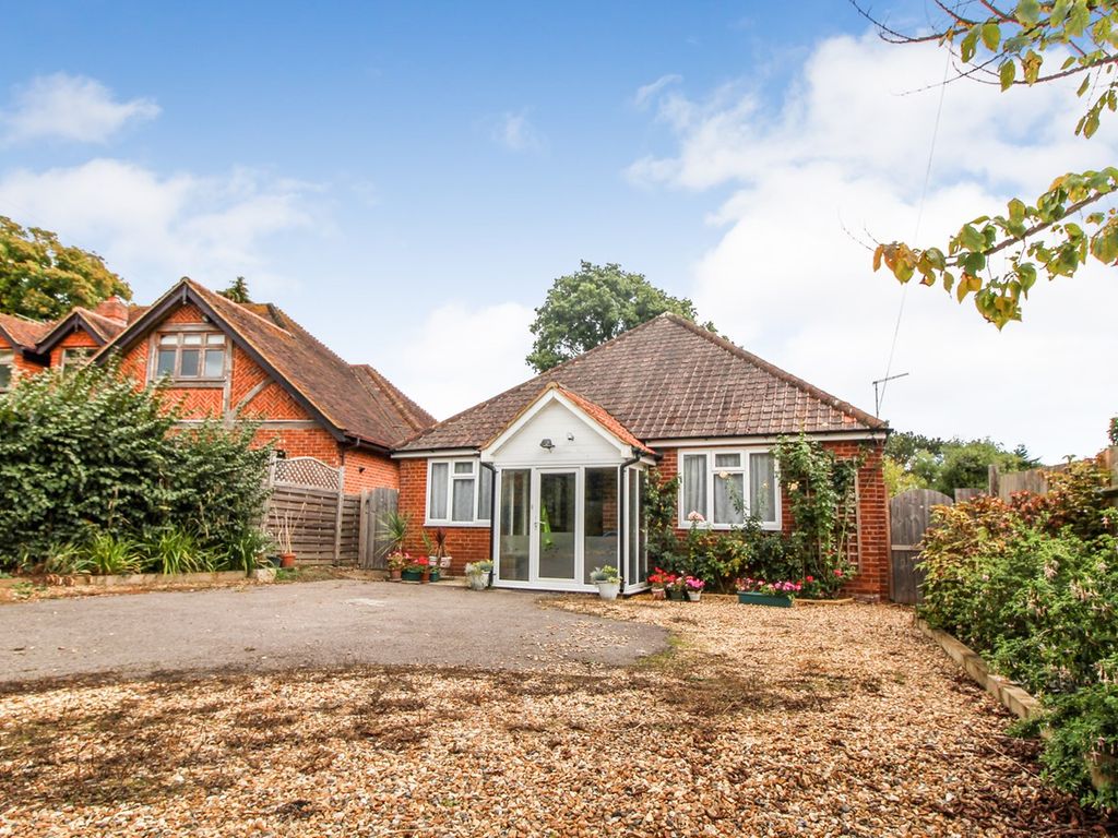 3 bed detached bungalow for sale in Langley Hill, Calcot, Reading RG31