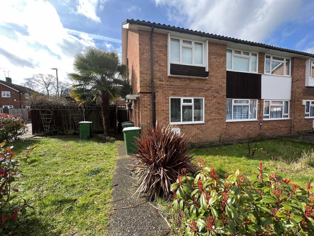 2 bed for sale in Thwaite Close, Northumberland Heath, Erith