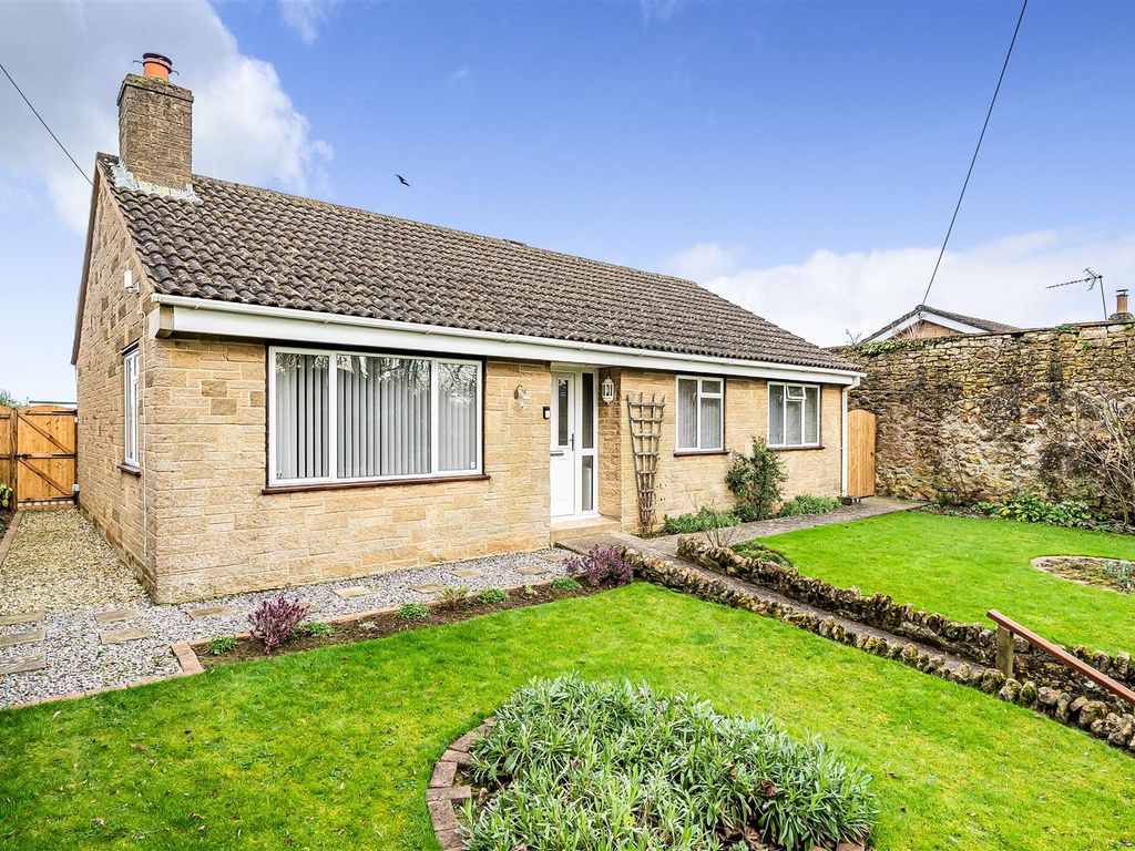 3 bed detached bungalow for sale in Compton Road, South Petherton TA13