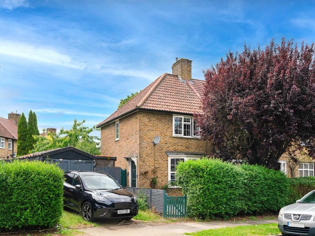 2 bed end terrace house for sale in Faversham Road, Morden SM4, £