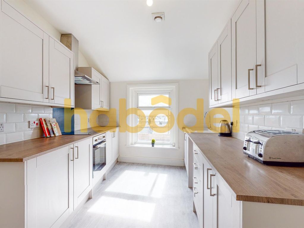 2 bed flat to rent in Marine Road West, Morecambe LA3 Zoopla