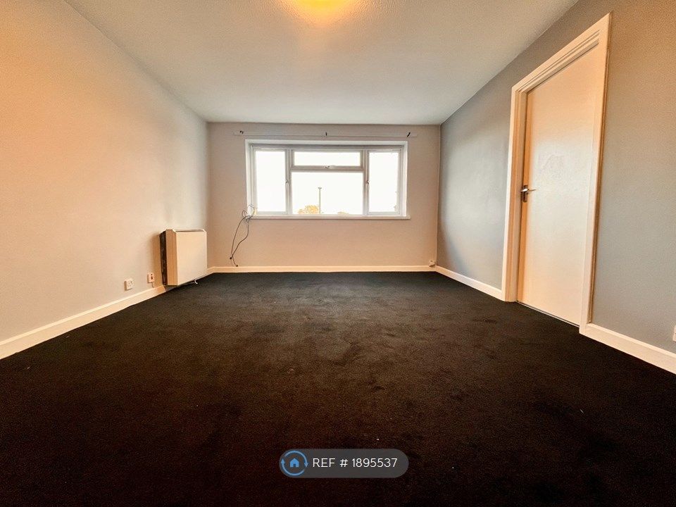 2 bed flat to rent in Sussex Road, Haywards Heath RH16, £1,295 pcm Zoopla