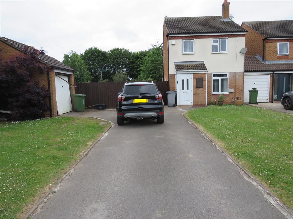 3 bed link detached house for sale in Brockhall Grove, Kingshurst