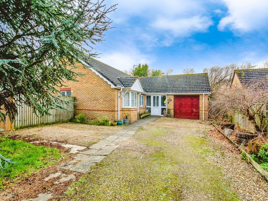 3 bed detached bungalow for sale in Midsummer Gardens, Long Sutton