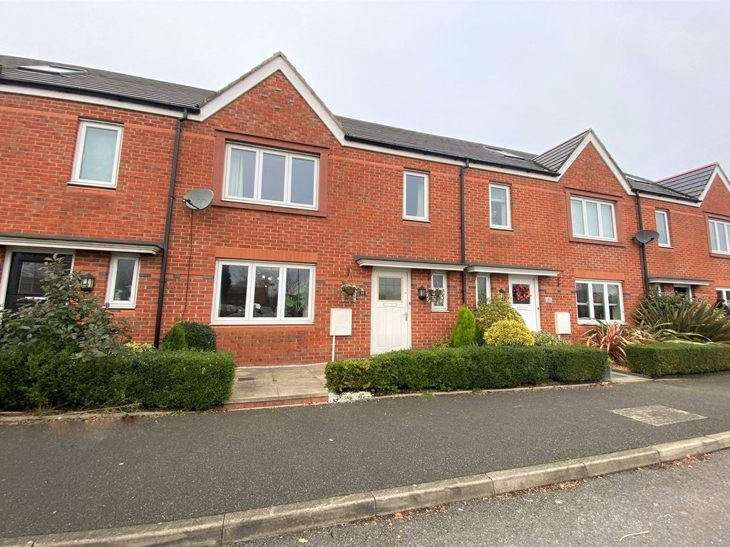 4 bed terraced house for sale in Draybank Road, Broadheath, Altrincham