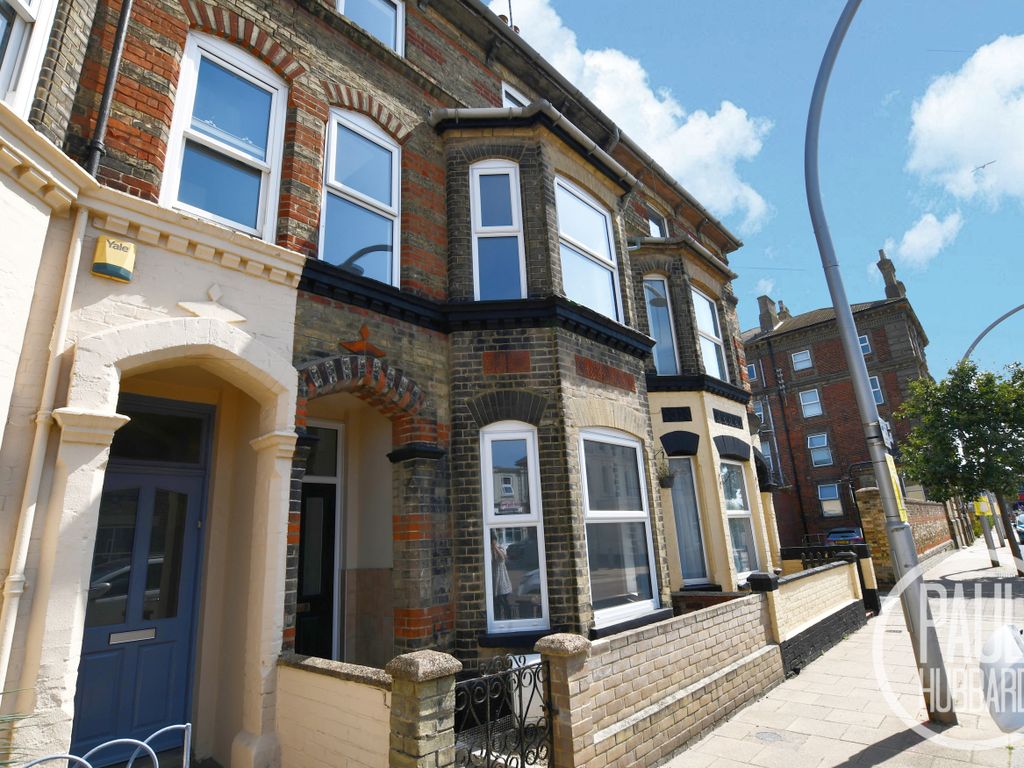 5 bed terraced house for sale in Claremont Road, Kirkley, Suffolk NR33