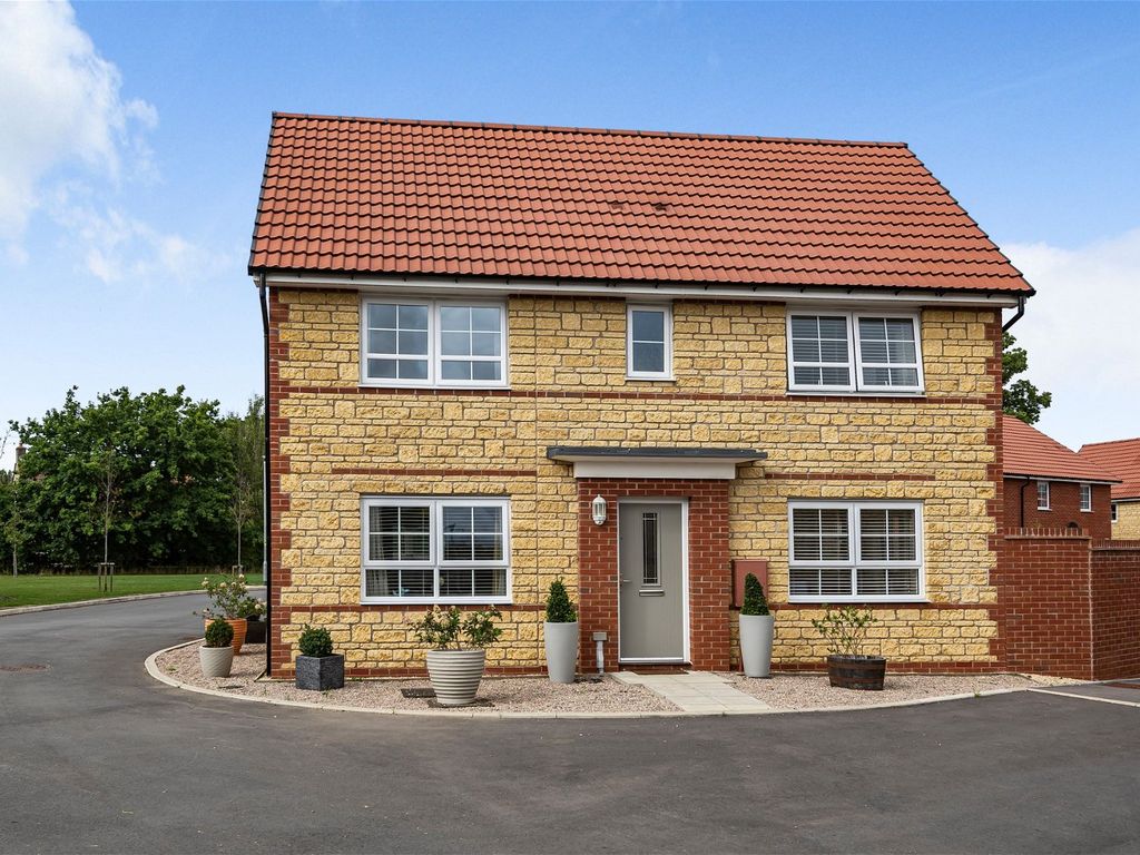 3 bed detached house for sale in Filbert Street, Chippenham SN15, £