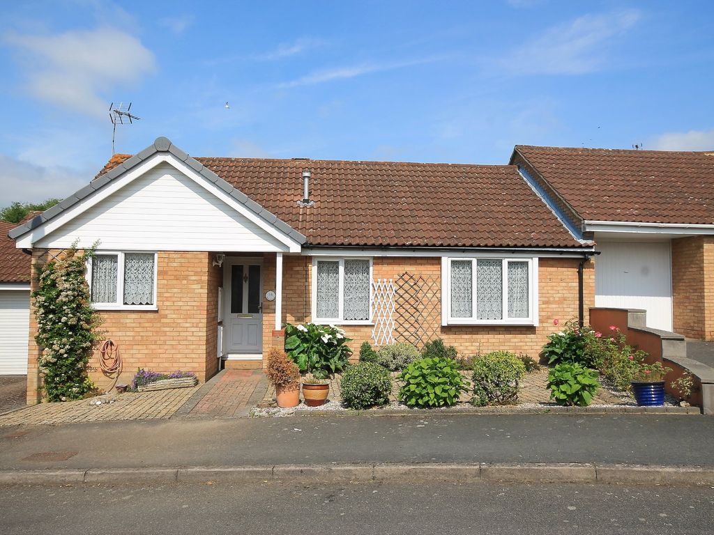 3 bed detached bungalow to rent in Osborne Close, Frimley, Camberley GU16 Zoopla