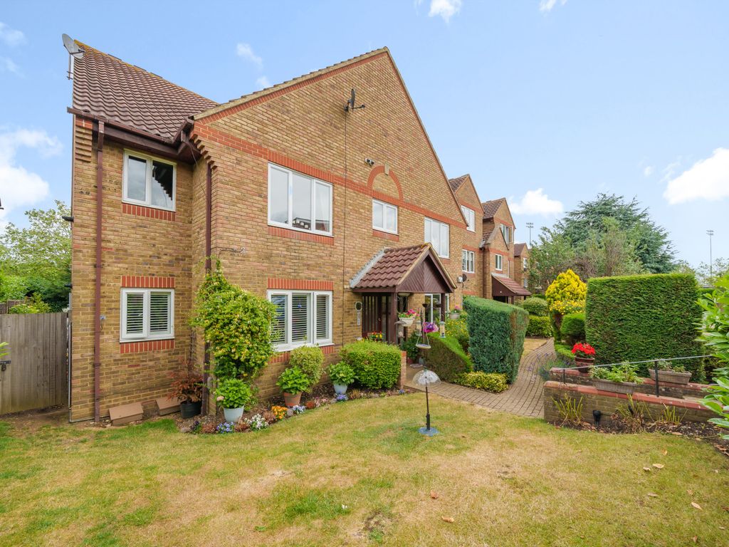 2 bed flat for sale in Kempton Court, Kempton Avenue, SunburyOnThames