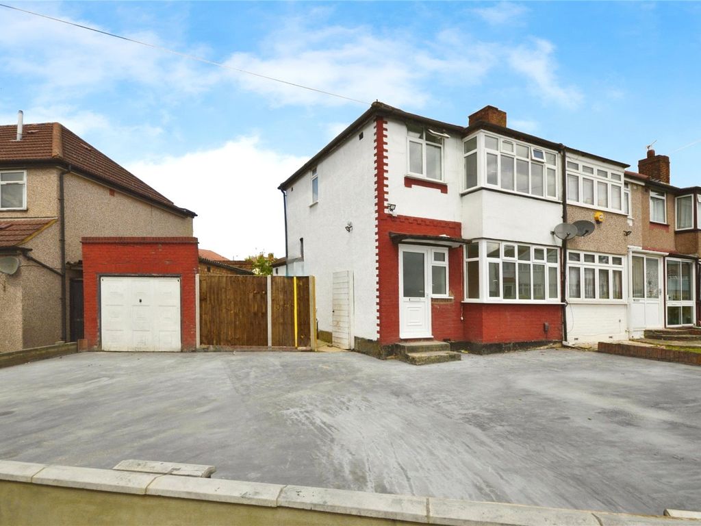 3 bed semidetached house for sale in Dean Drive, Stanmore HA7, £